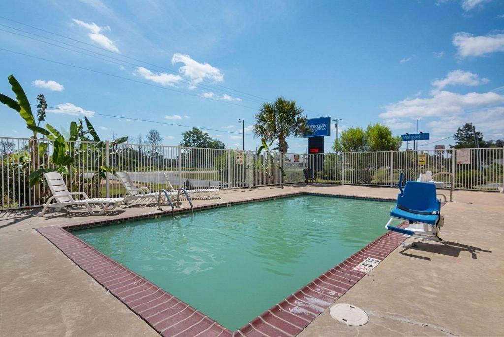 Rodeway Inn & Suites Winnfield Extérieur photo